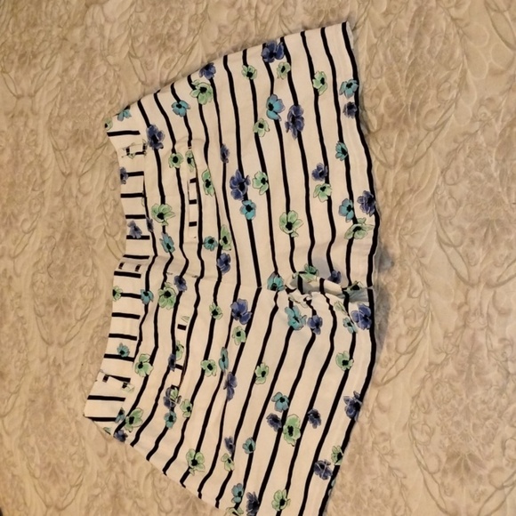 Elle Woman's White With Blue Stripes, Green & Blue Flowers, Size: 12 - Picture 6 of 7